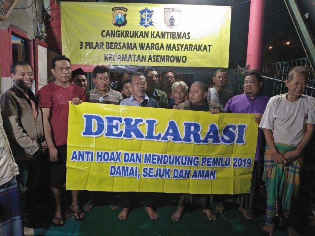 Kabag Sumda Polres Tanjung Perak Sampaikan Waspada Hoax di Acara Cangkrukan