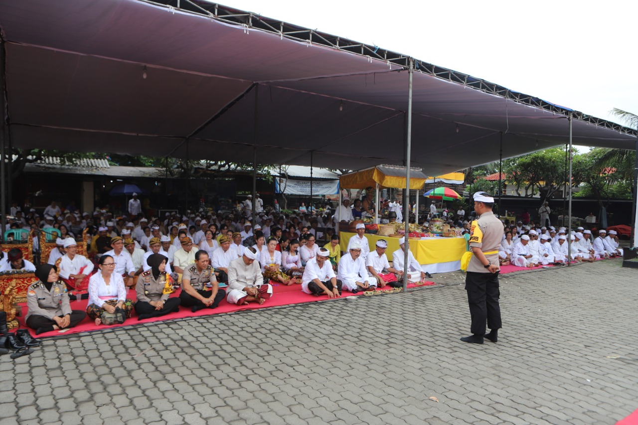 Wakapolres Tanjung Perak Beri Sambutan di Upacara Tawur Agung