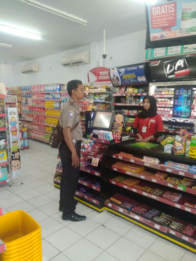 Polsek Kenjeran, Himbau Pegawai Minimarket Untuk Waspada
