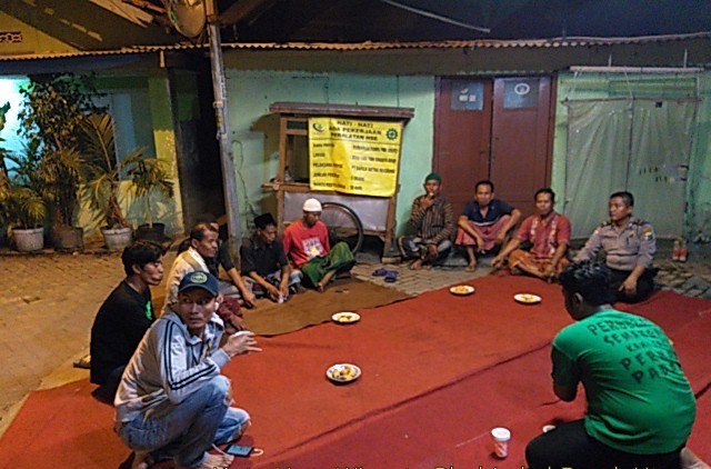 Babinkamtibmas Perak Utara Sampaikan Pesan Siskamling & Tamu Wajib Lapor