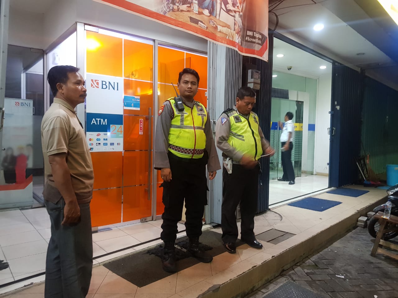 Antisipasi Kriminalitas 3C, Polsek Semampir Rutin Patroli Kantor Bank