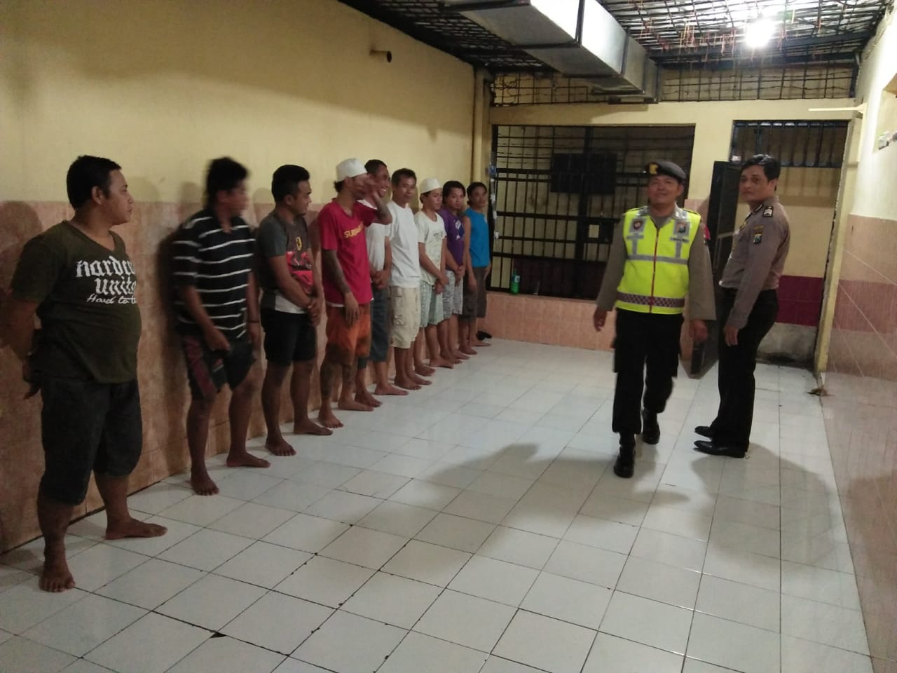 Polsek Krembangan Cek Rutin Tahanan di Pagi Hari