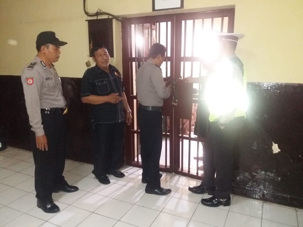 Antisipasi Tahanan Sakit, Polsek Pabean Cantikan Laksanakan Pengcekan Pagi