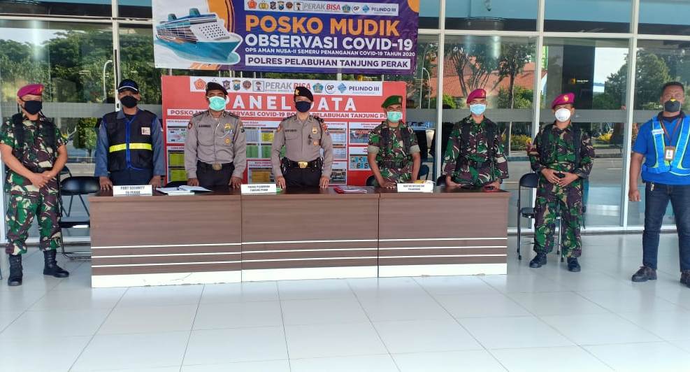 Polres Tanjung Perak Bareng Instansi Samping Periksa Suhu Badan Setiap Calon Penumpang Kapal