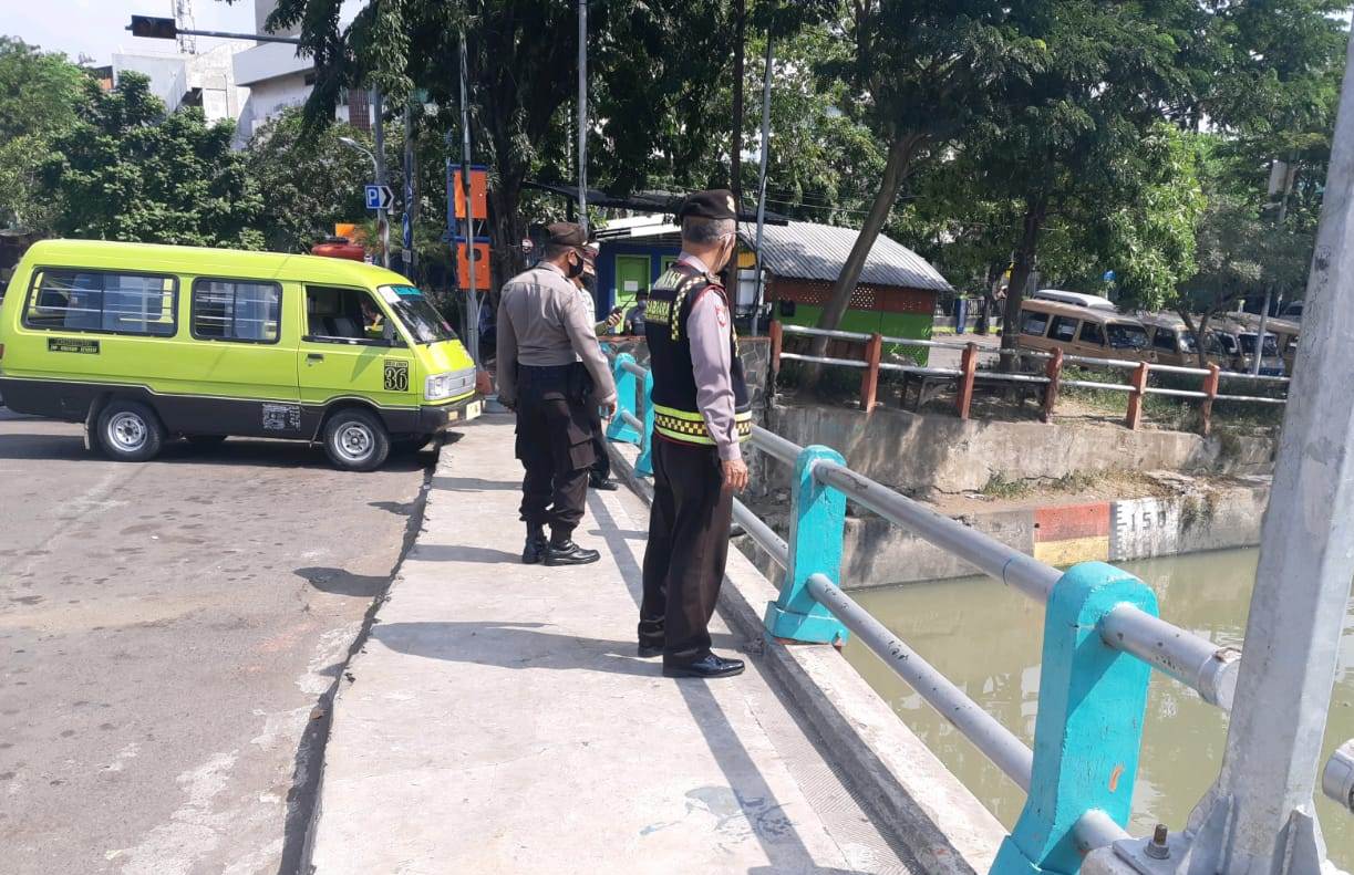 Polsek Pabean Cantikan Pantau Debit Air Sungai, Antisipasi Potensi Banjir