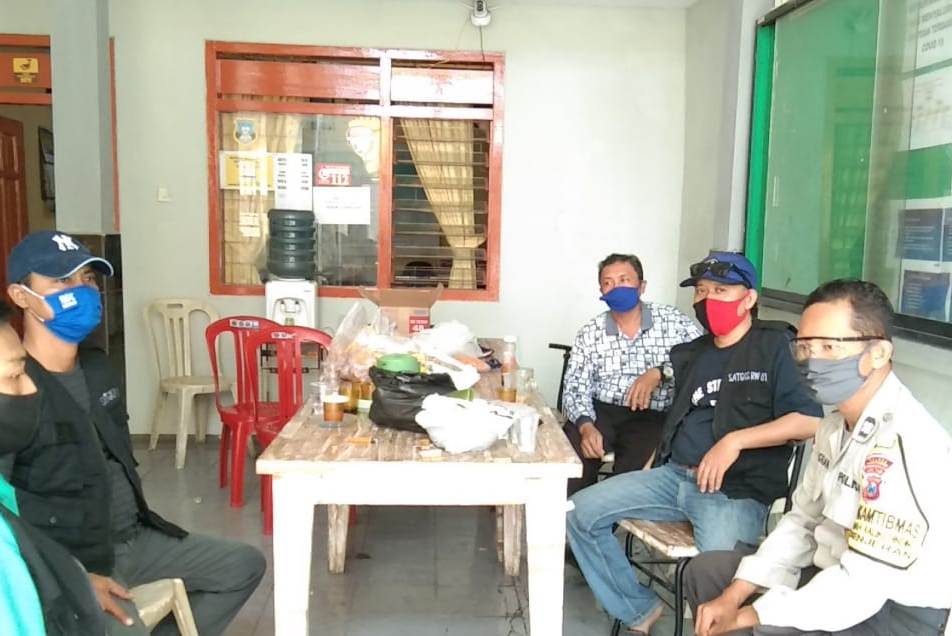 Babinkamtibmas Takal Kedinding Sambang Kampung Tangguh, Ingatkan Protokol Kesehatan Pencegahan Covid-19