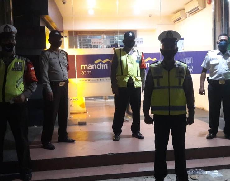 Polsek Pabean Cantikan Pantau Keamanan Kantor Bank Melalui Patroli Rutin