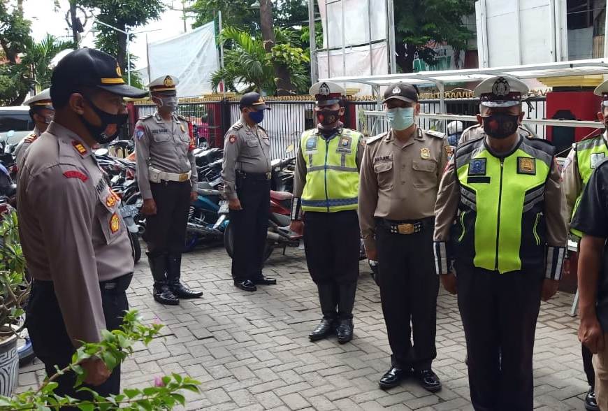 Polsek Asemrowo Gelar Baris Berbaris Dalam Program Kamis Pak Polis