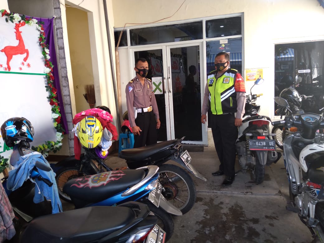 Polsek Krembangan Pam Kebaktian Rutin di Gereja Samaria