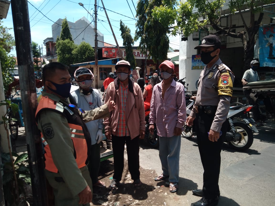 Babinkamtibmas Sidotopo Wetan, Sampaikan Himbauan Patuh Protokol Kesehatan