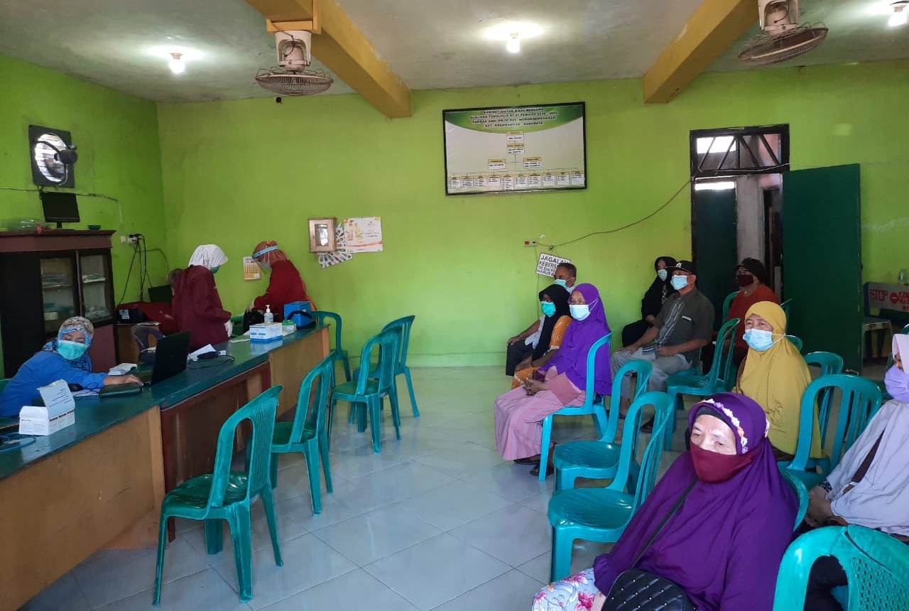 Polsek Krembangan Kawal Pelaksanaan Vaksinasi Covid-19 Diikuti Lansia