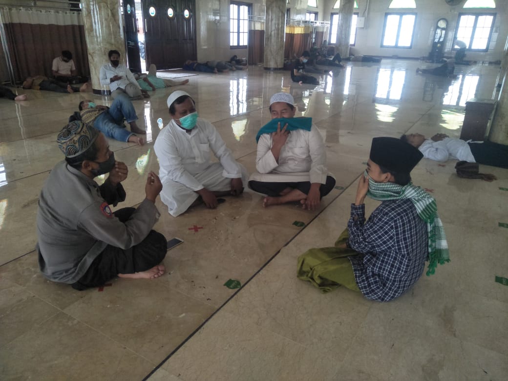 Panit Binmas Polsek Krembangan Sampaikan Larangan Mudik di Program Jumat Darling