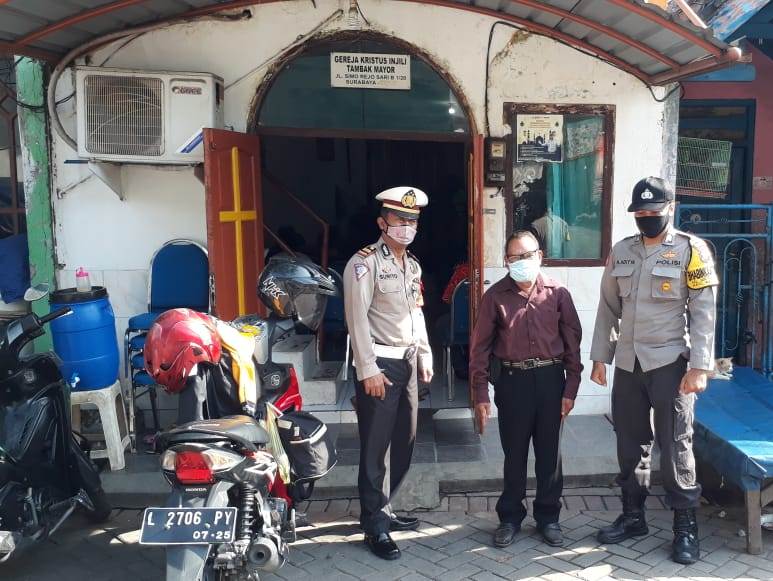 Polsek Asemrowo Gelar Pengamanan Kebaktian di Gereja Kristus Indonesia