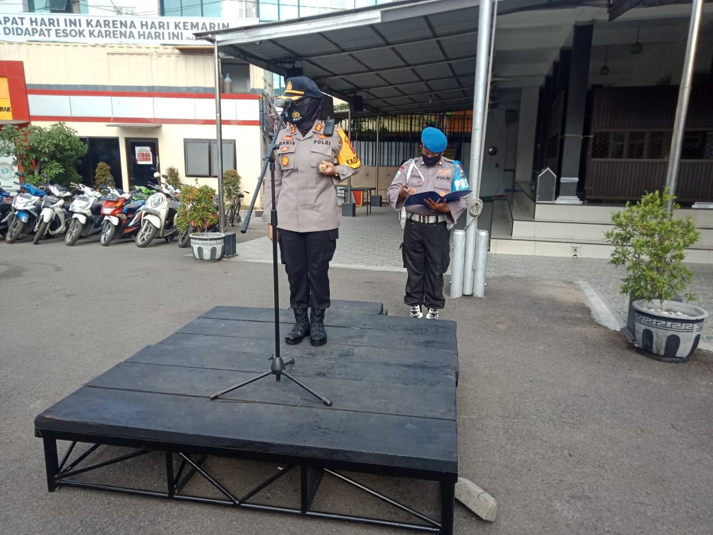 Kapolres Tanjung Perak Sampaikan Arahan Tingkatkan Pelayanan & Kamtibmas Dalam Apel Jam Pimpinan