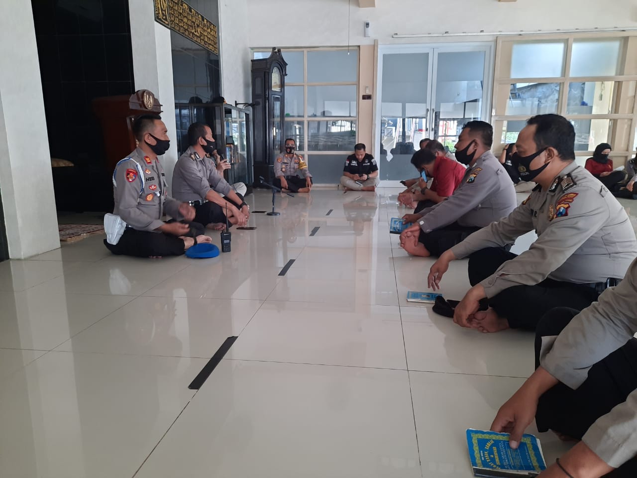 Polres Pelabuhan Tanjung Perak Gelar Binrohtal, Bentengi Personil Dari Perbuatan Tercela