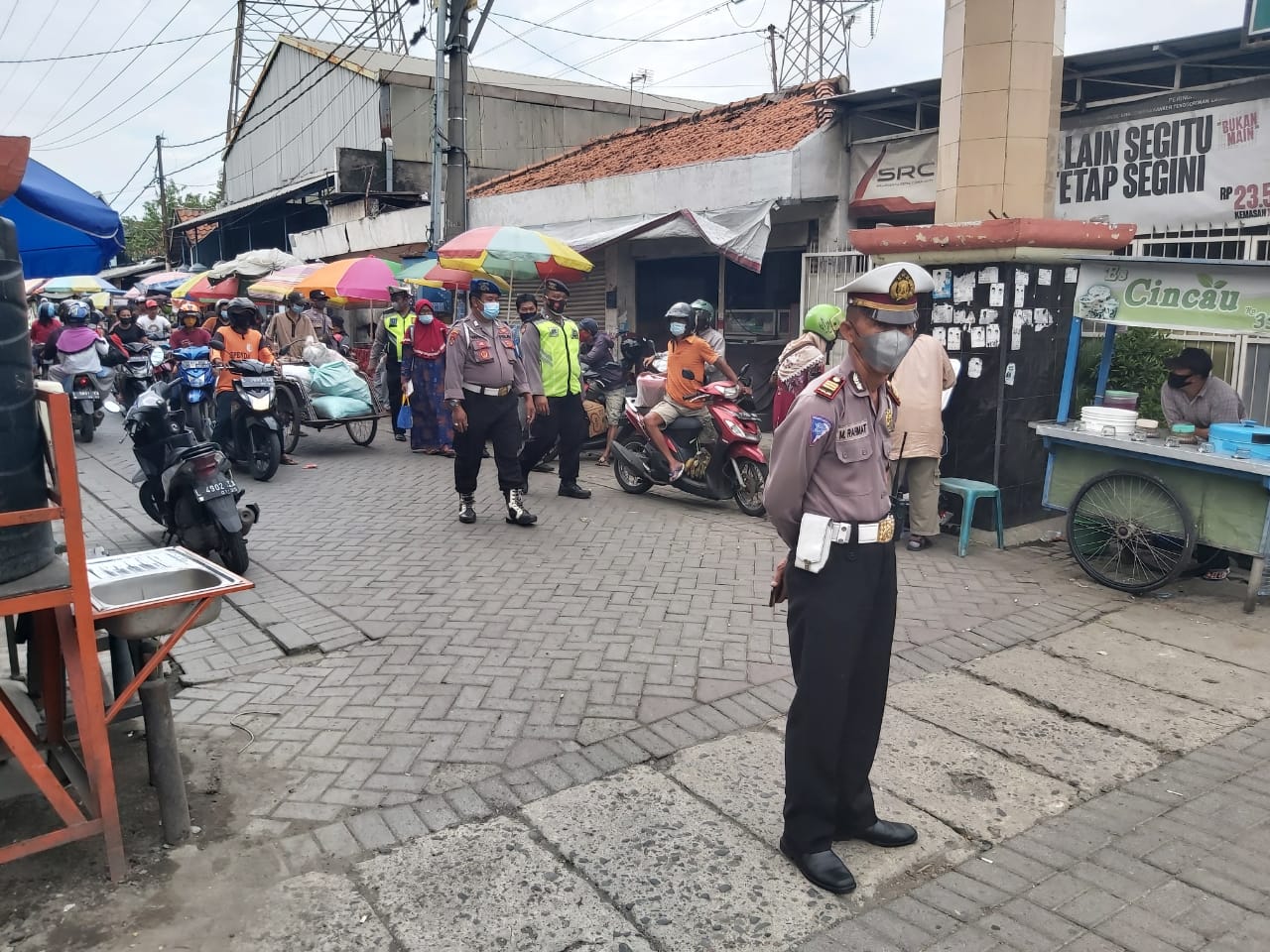 Polsek Krembangan Gelar Operasi Penertiban Masker di Pasar Kalianak