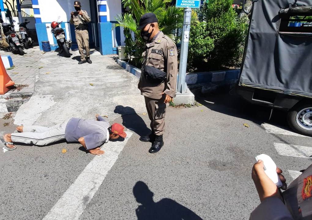 Polsek Semampir Gencar Lakukan Operasi Masker Bersama Personil Gabungan