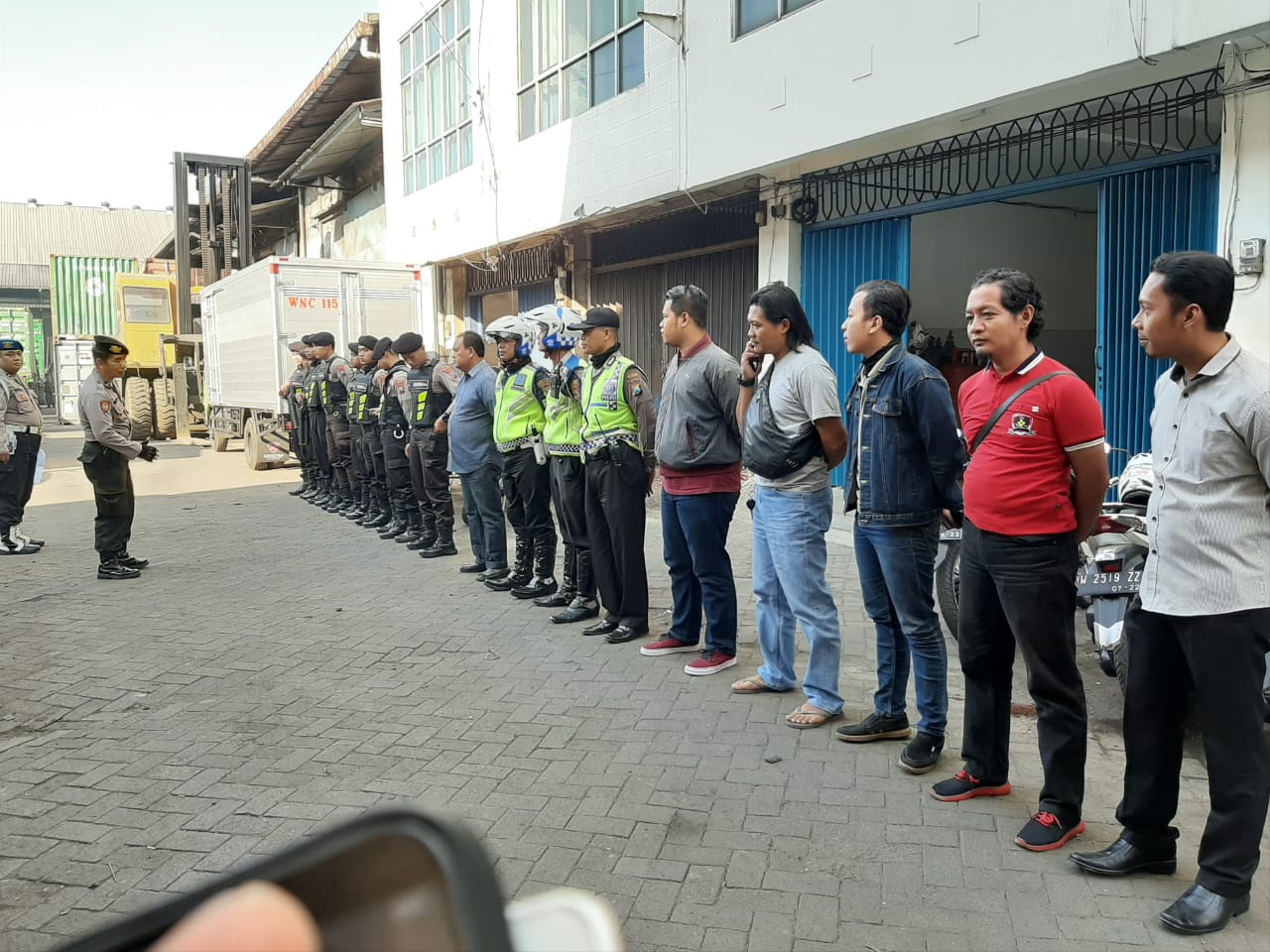 Polres Tanjung Perak & Polsek Krembangan PAM Unjuk Rasa Sopir PT Sari Jasa Utama