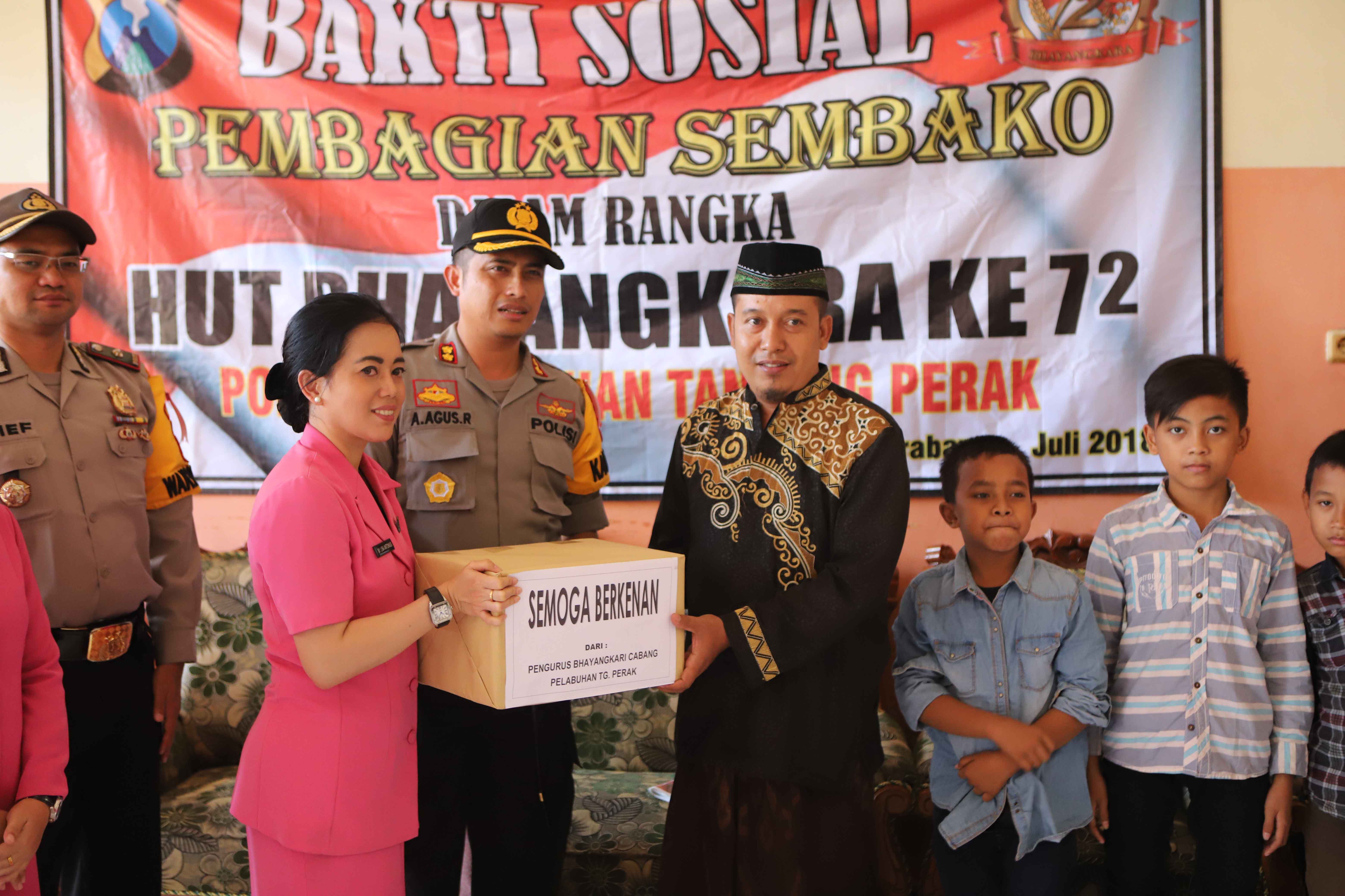 Bakti Sosial HUT Bhayangkara, Kapolres Bagi-bagi Bingkisan ke Panti Asuhan