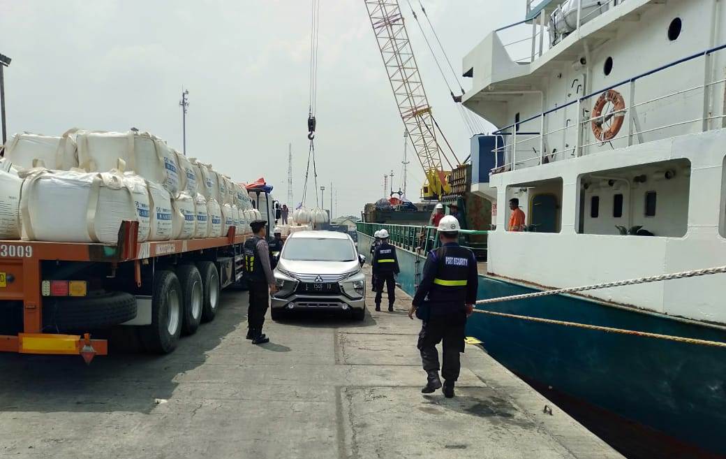 Satsabhara Polres Tanjung Perak Patroli Penertiban Parkir Liar Bersama Pelindo