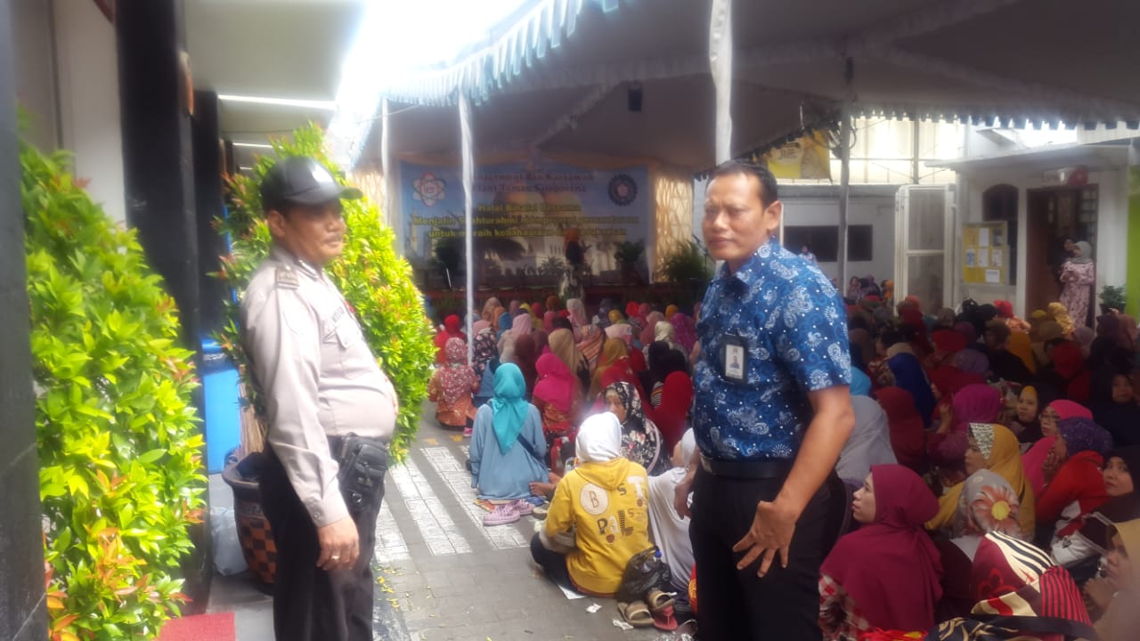 Polsek Pabean Cantikan Amankan Halala Bi Halal PT Hoes Sampurna