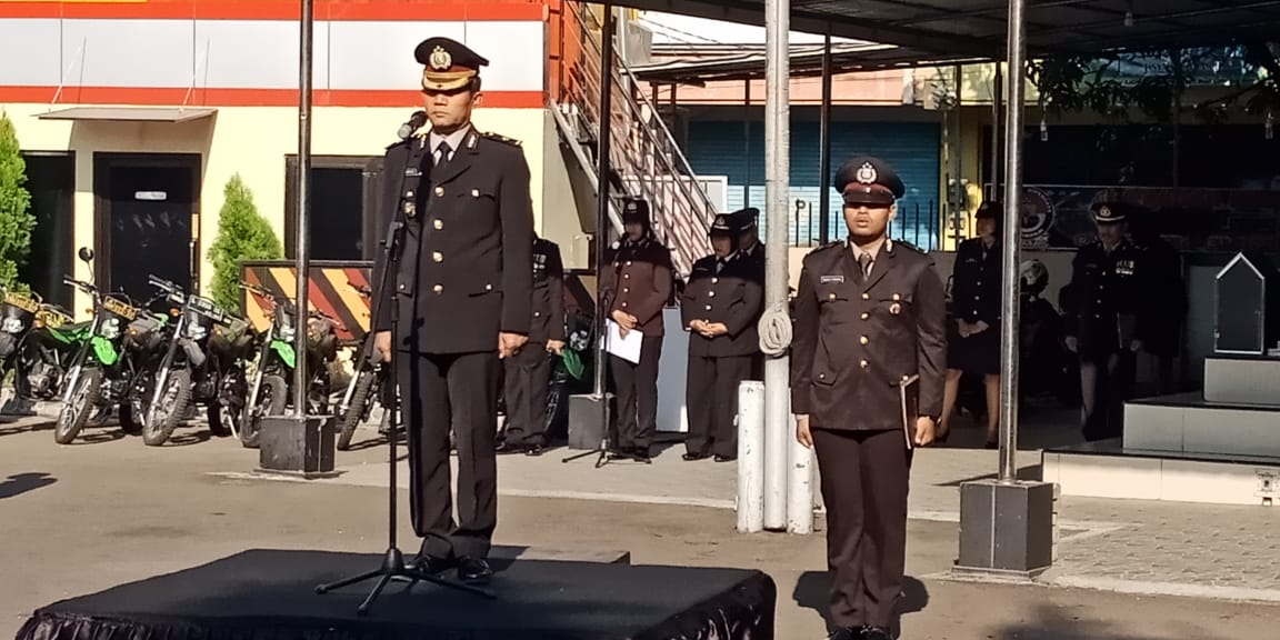 Mewakili Kapolres Tanjung Perak, Kabag Sumda Pimpin Upacara di Mapolres