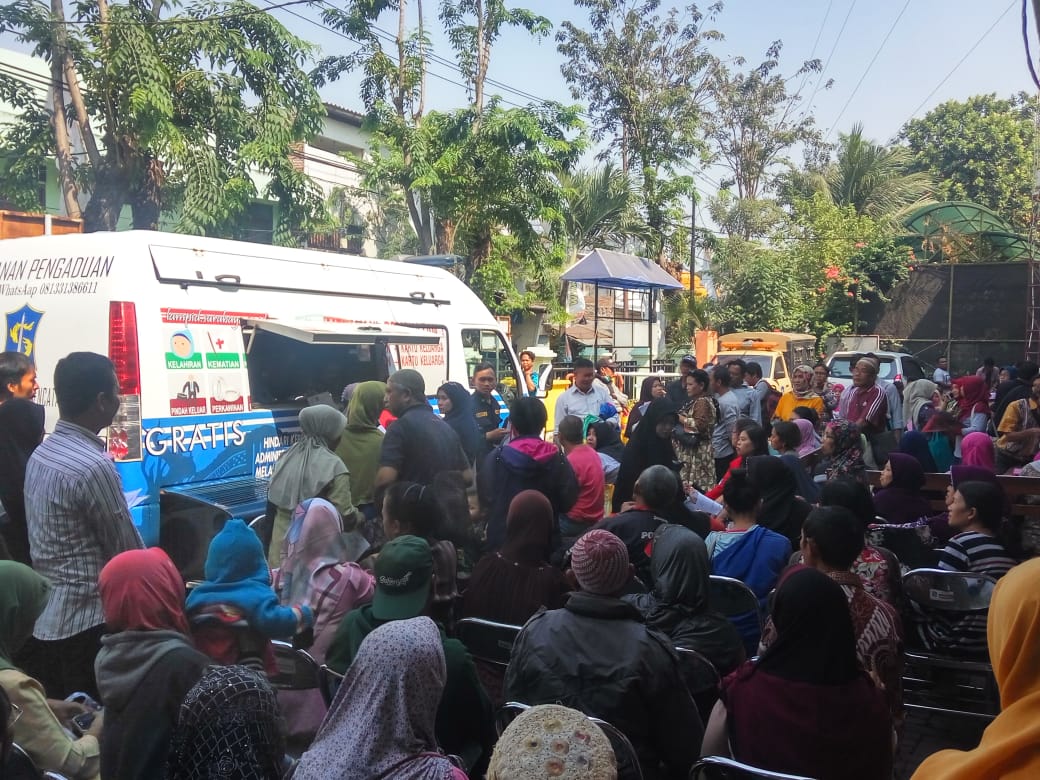 Polsek Asemrowo Kawal Pengurusan Akte Kelahiran Mobil Keliling