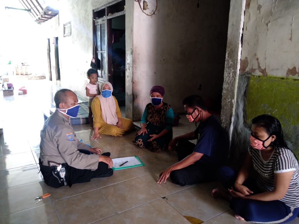 Panit Binmas Polsek Semampir Sambang Warga Wonosari, Sosialisasikan Pencegahan Virus Corona