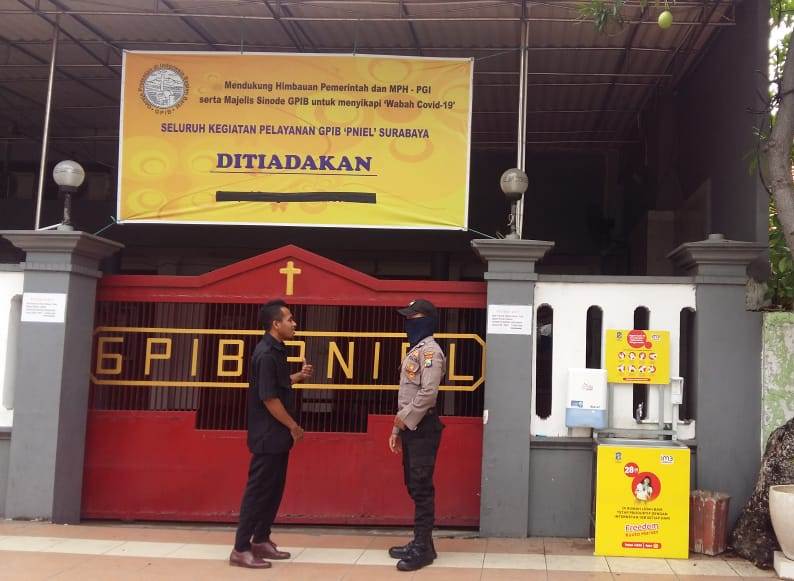 Satsabhara Polres Tanjung Perak Patroli Gereja, Antisipasi Kerumunan Orang Beribadah