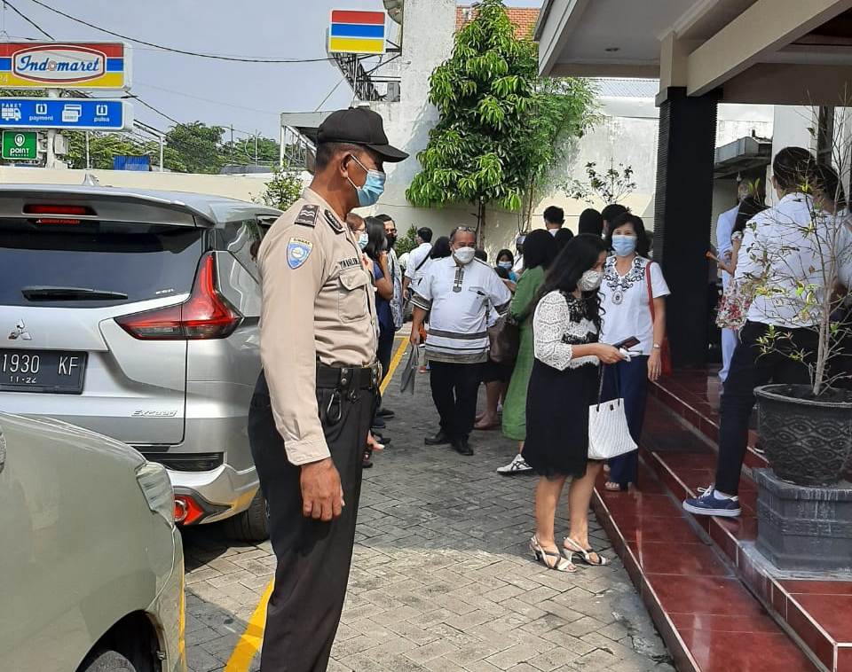 Babinkamtibmas Perak Timur Kawal Kebaktian Minggu Pagi