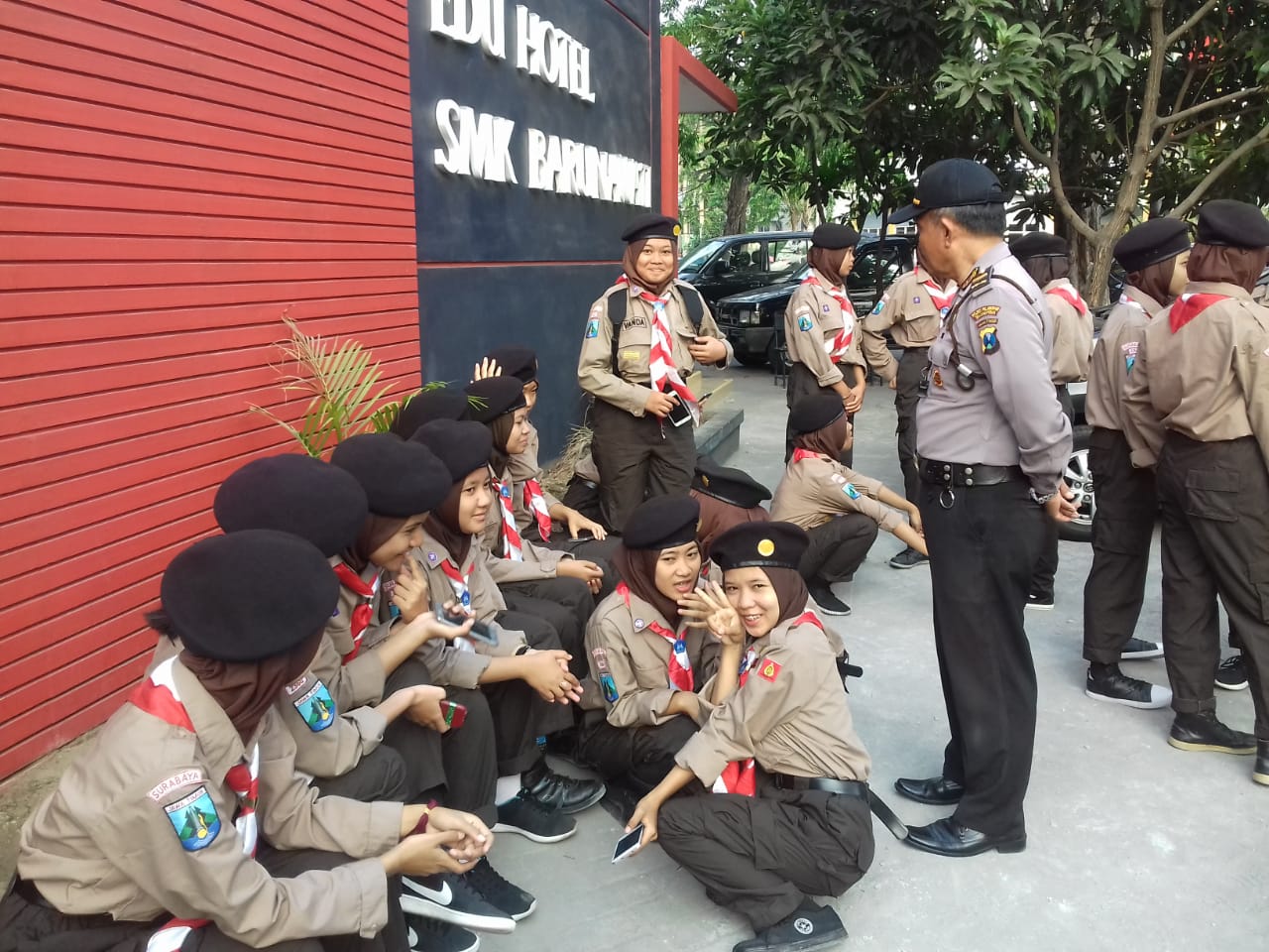 Polsek Pabean Cantikan Beri Pelatihan Lalu Lintas Anggota Pramuka SMK Barunawati