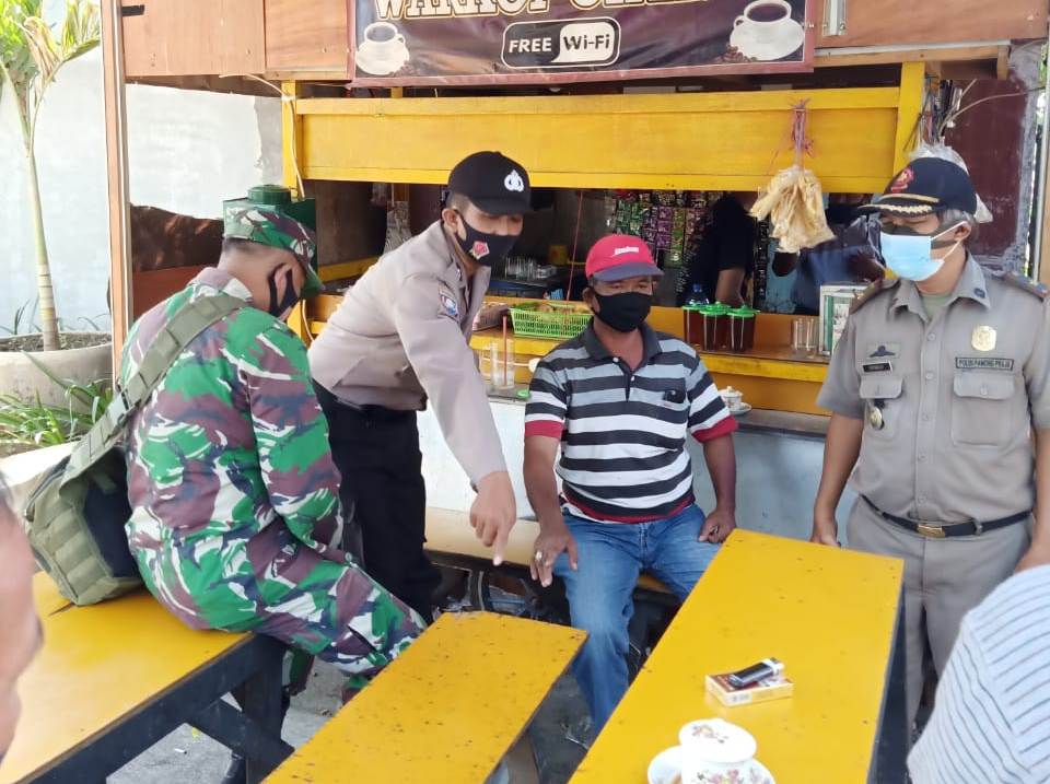 Polsek Asemrowo Bersama Koramil & Satpol PP Lakukan Operasi Penertiban Masker di Warkop