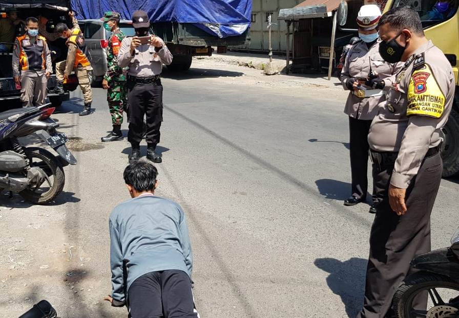 Kanit Lantas Polsek Pabean Cantikan Pimpin Operasi Yustisi Protokol Kesehatan