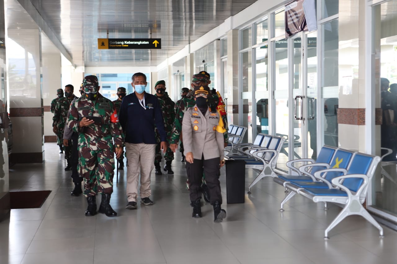 Kapolres Tanjung Perak Lakukan Sidak di Ruang Tunggu Pelabuhan GSN Bersama Dandim Surabaya Utara