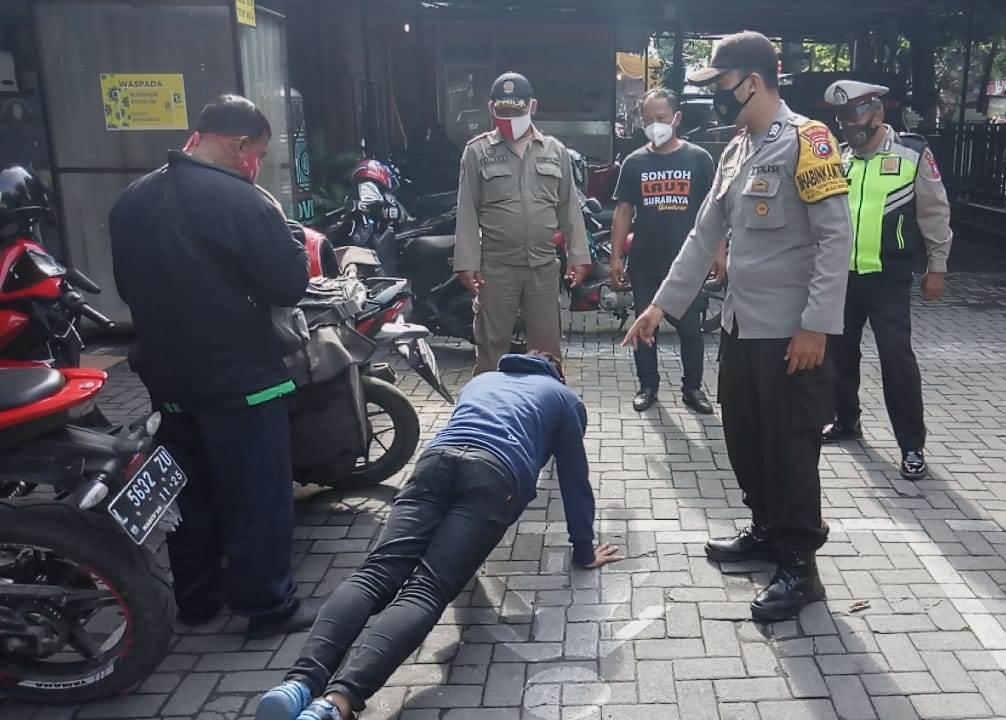 Polsek Asemrowo Lakukan Operasi Penertiban Masker, Jaring 12 Pelanggar