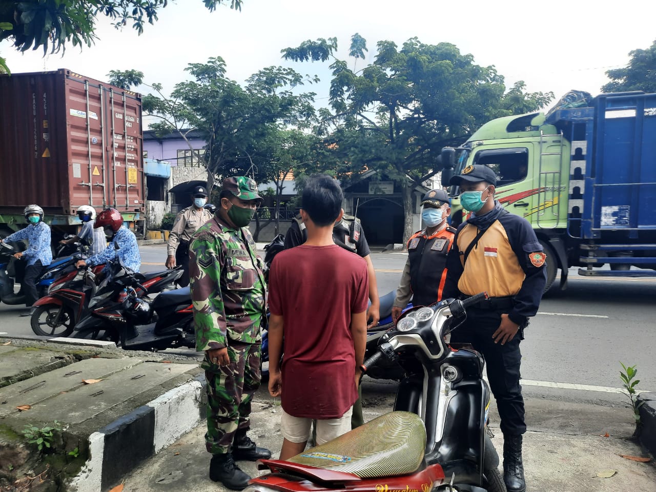 Bersama Instansi Samping, Polsek Pabean Cantikan Gencar Lakukan Operasi Masker