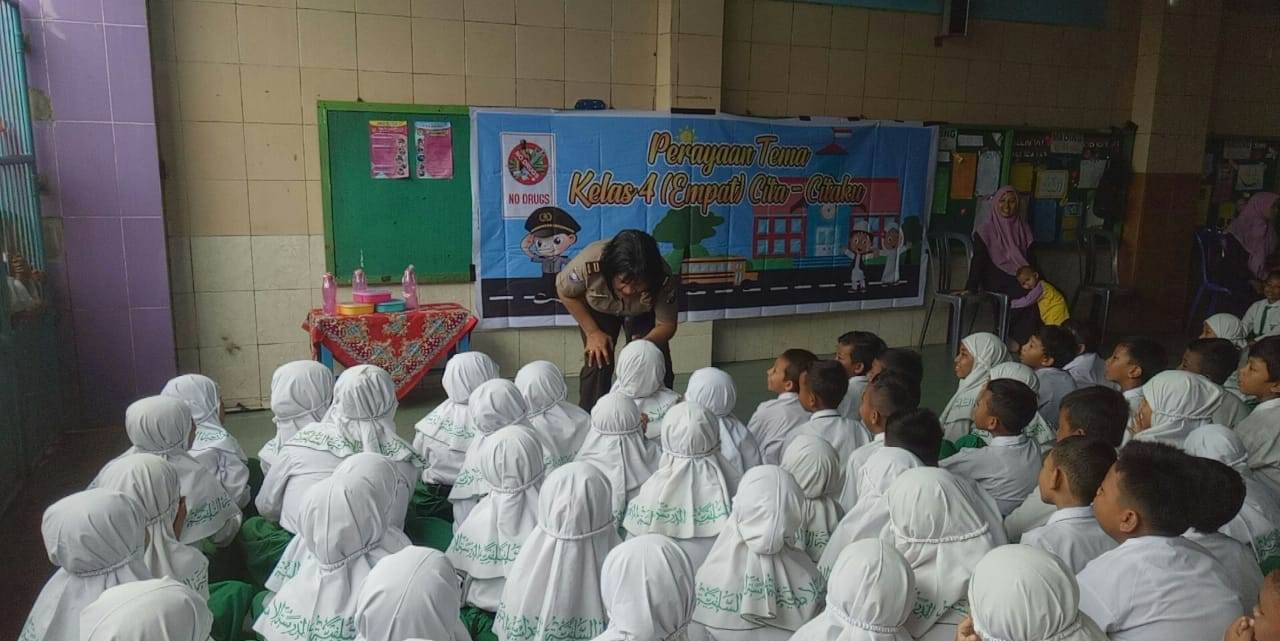 Polsek Krembangan Laksanakan Kegiatan Polsanak di Sekolah MI
