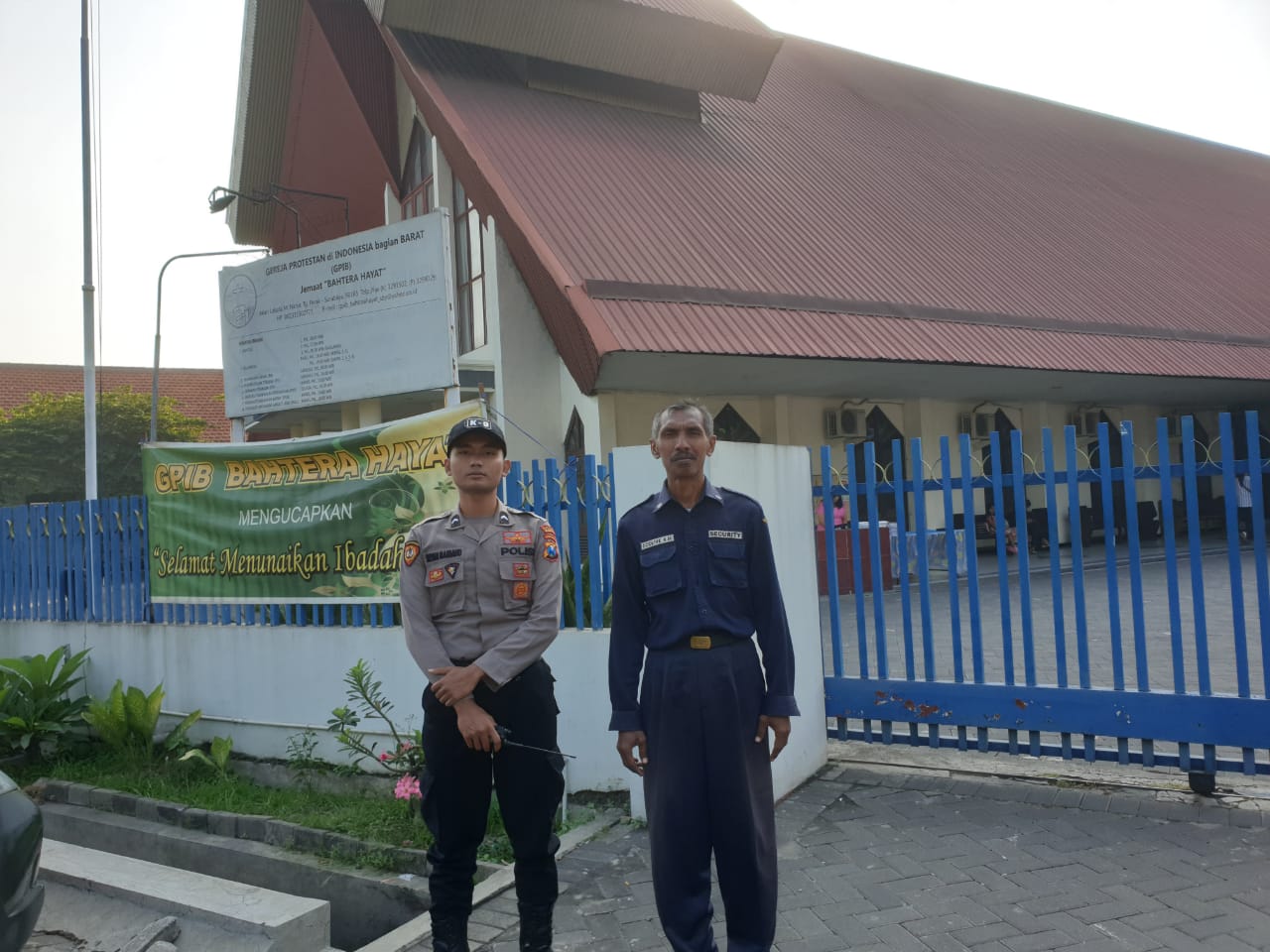Satsabhara Polres Tanjung Perak Gelar Patroli di Gereja Bahtera Hayat