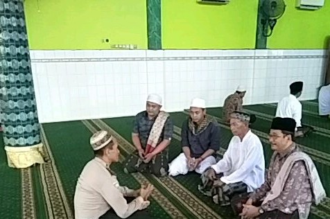 Panit Binmas Polsek Asemrowo Ajak Masyarakat Tidak Terpengaruh Radikalisme