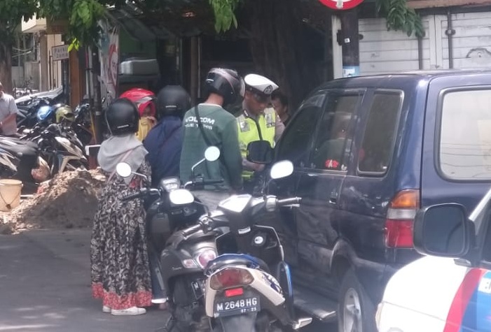 Unit Lantas Polsek Pabean Cantikan Lakukan Penindakan Pelanggar Kasat Mata