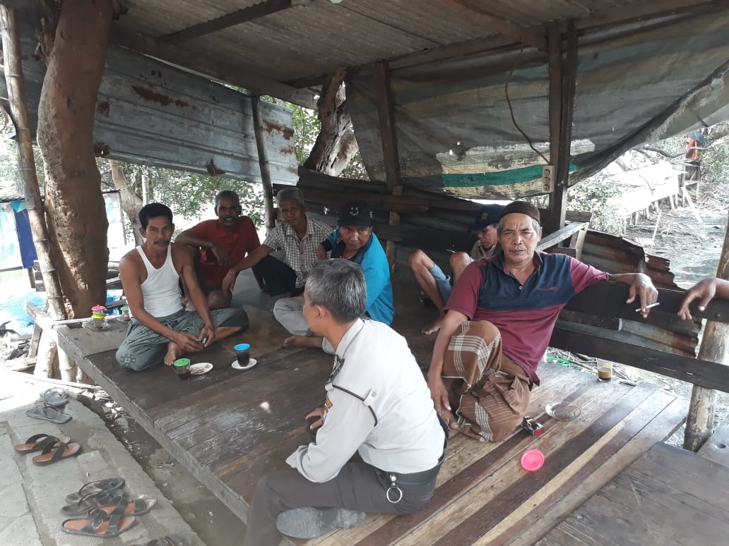 Babinkamtibmas Genting Kalianak Sambang Pemukiman, Sampaikan Waspada Orang Tak Dikenal