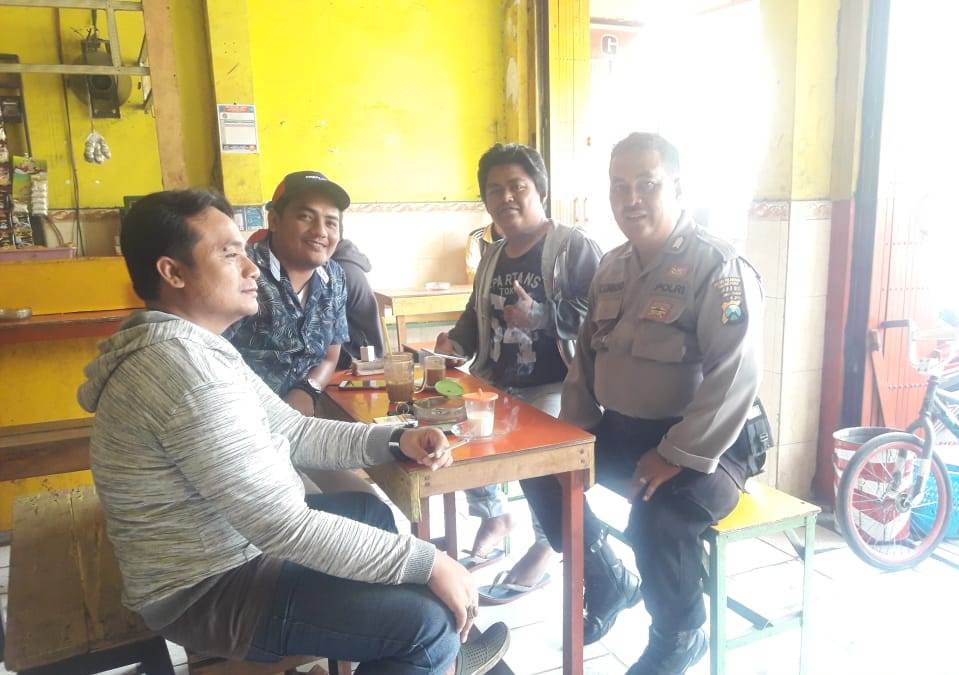 Babinkamtibmas Ujung Gencar Sosialisasi SPKT Door To Door