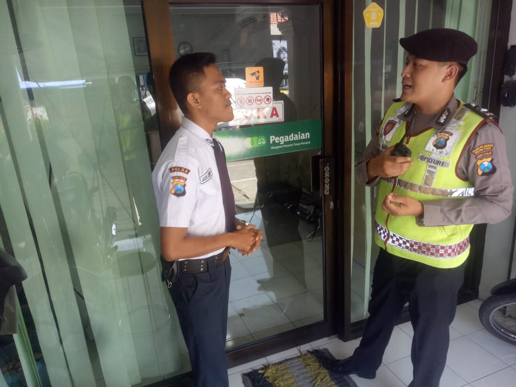 Satsabhara Polres Tanjung Perak Patroli Dialogis ke Kantor Pegadaian