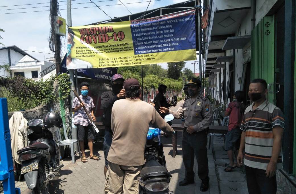 Panit Binmas Polsek Asemrowo Pantau Pelaksanaan Physical Distancing Warga Tambak Pokak