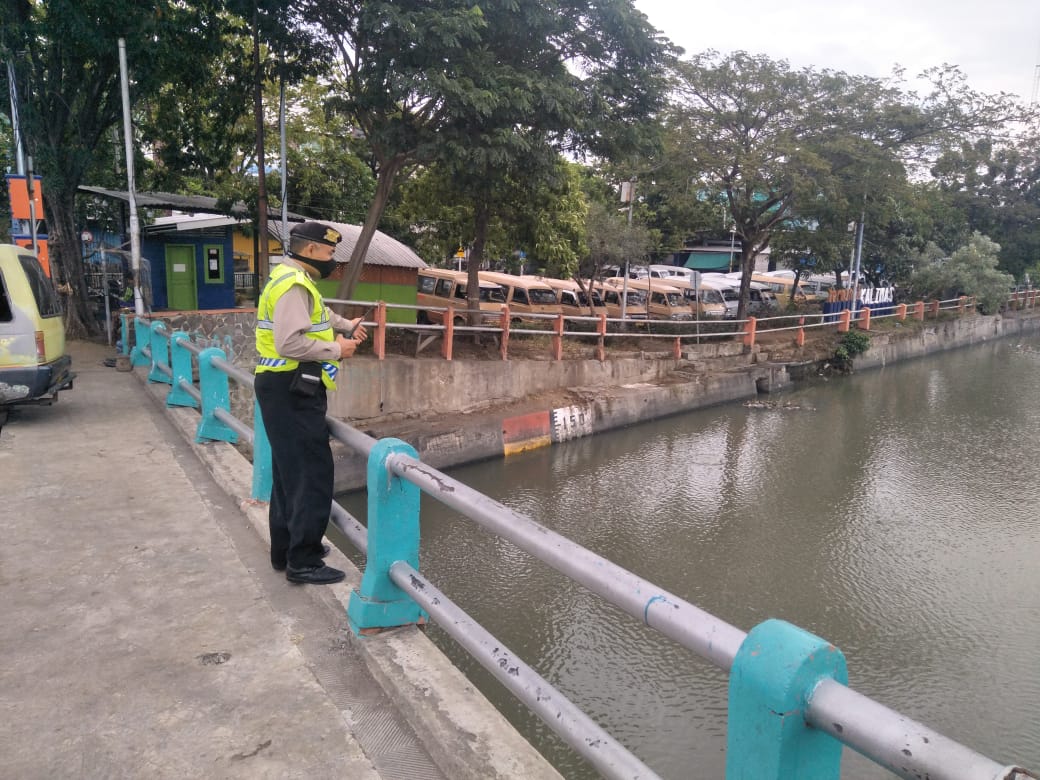 Pantau Debit Air, Polsek Pabean Cantikan Antisipasi Banjir