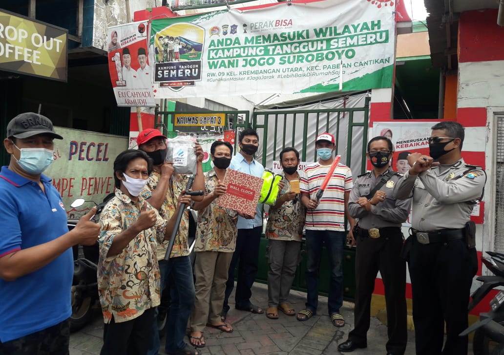 Satbinmas Polres Tanjung Perak Sambang KTS, Berikan Bantuan Sarana Kontak