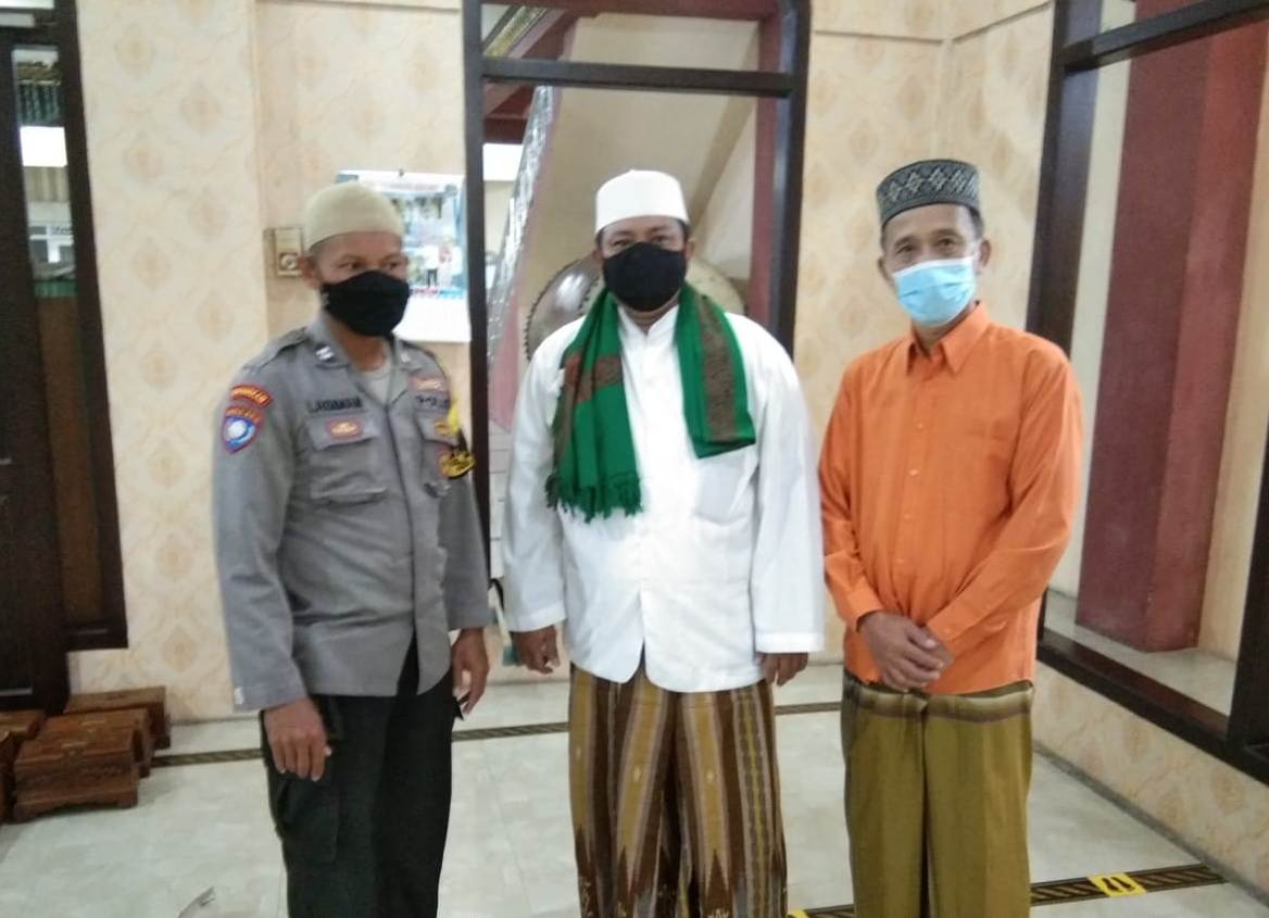Babinkamtibmas Takal Kedinding Sampaikan Himbauan Anti Radikalisme Ke Pengurus Masjid As Siddiq