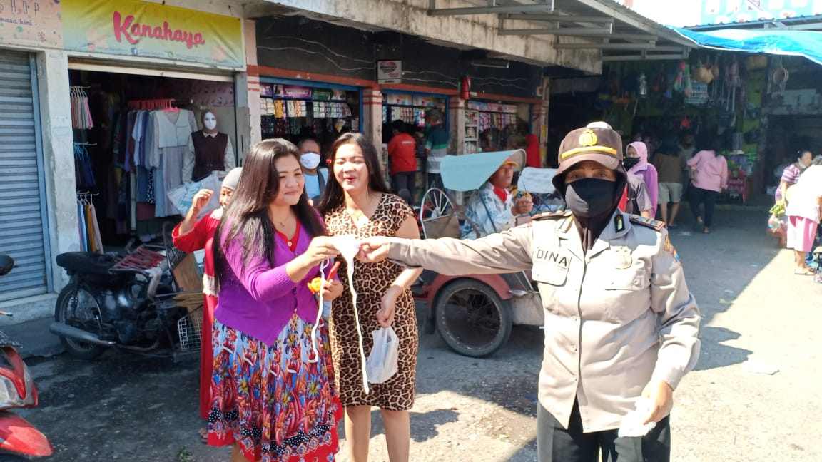 Polsek Kenjeran Gelar Operasi Penertiban Masker, Sasar Pengunjung & Pedagang Pasar