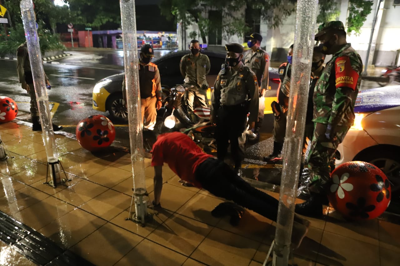 Polres Tanjung Perak Gelar Patroli Skala Besar Diikuti Penertiban Masker Bareng Satpol PP & TNI