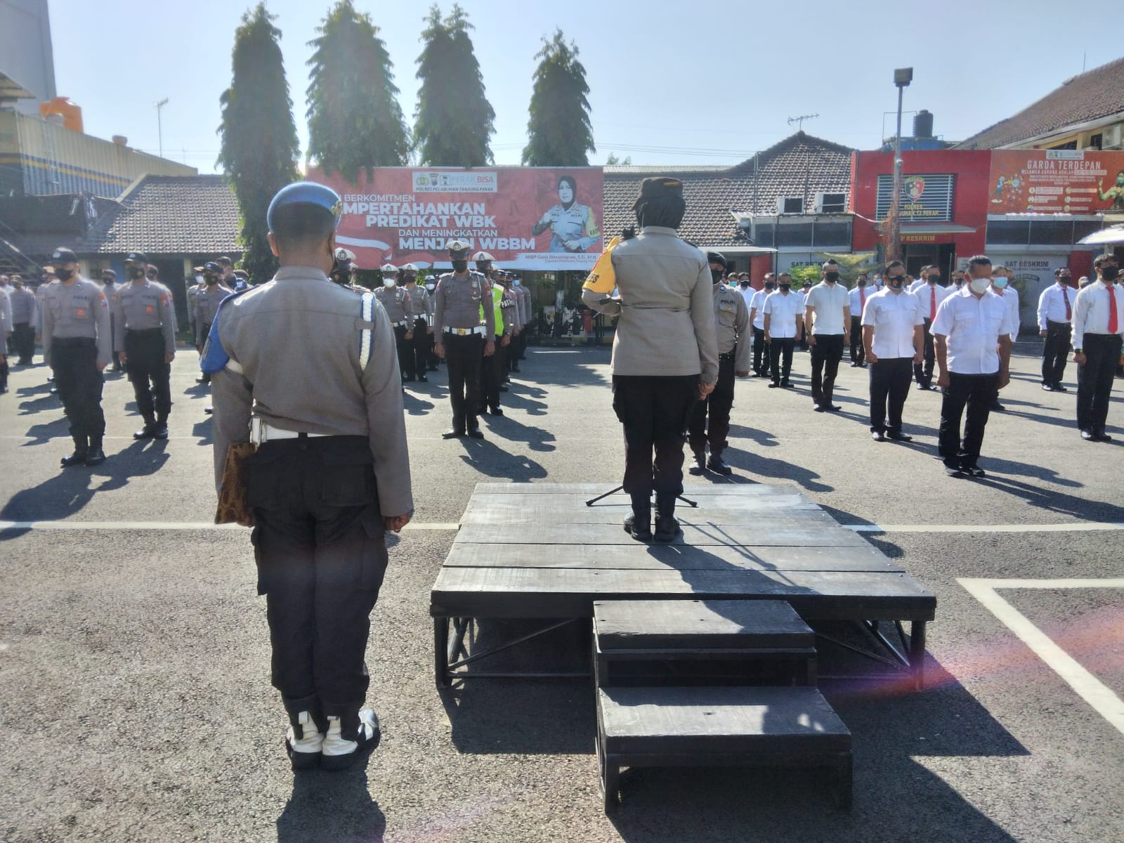 Pimpin Apel Pagi, Kapolres Tanjung Perak Ingatkan Untuk Tetap Tegakkan Disiplin Protokol Kesehatan